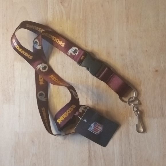 NFL Washington Redskins Retired 2017 Style Lantern Keychain NWT (Unisex) - Picture 2 of 9